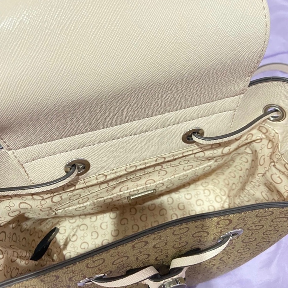 Guess back pack - Picture 2 of 4